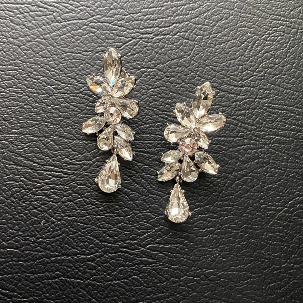 NWT Olive & Piper earrings